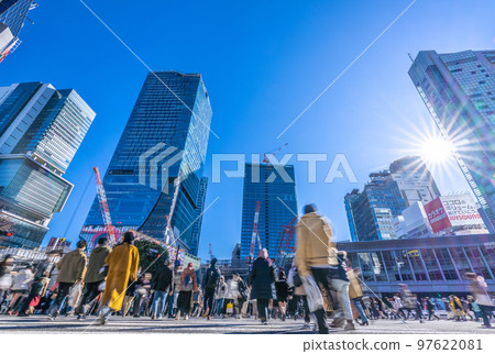 東京城市景觀，日本年底繁忙的澀谷。外國人一個接一個...終於6樓...新年的希望之光...=23rd 97622081