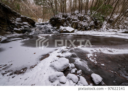Kikuchi Gorge snow scene in winter 97622141