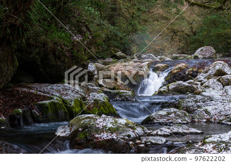 Kikuchi Gorge snow scene in winter 97622202