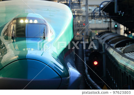 Shinkansen Hayabusa leading car Tohoku Shinkansen Hayabusa departing from Tokyo Station 97623803