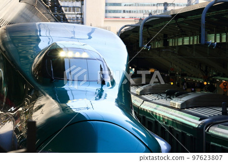 Shinkansen Hayabusa leading car Tohoku Shinkansen Hayabusa departing from Tokyo Station Shinkansen Hayabusa leading car Tohoku Shinkansen Hayabusa departing from Tokyo Station 97623807