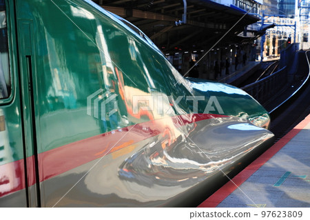 Shinkansen Hayabusa leading car Tohoku Shinkansen Hayabusa departing from Tokyo Station Shinkansen Hayabusa leading car Tohoku Shinkansen Hayabusa departing from Tokyo Station 97623809