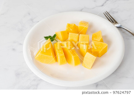 papaya cut into small pieces 97624797