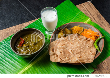 Chapati and South Indian curry chapati and curry set meal 97624909