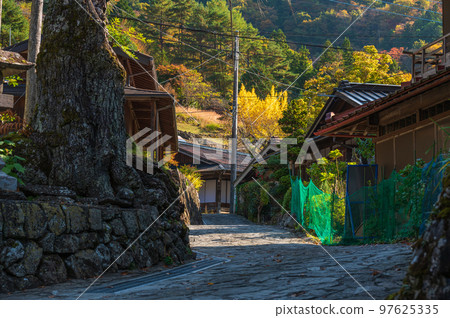 赤澤宿鵝卵石路的風景 97625335
