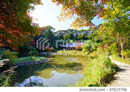 Kizugawa City, Kyoto Prefecture, Joruriji Temple main hall in autumn 97625796