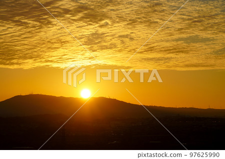 奈良生駒山、日落和剪影 97625990