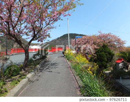 A warm spring road in Minamiizu A warm spring road in Minamiizu 97626711