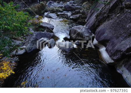 shosenkyo 山谷落基山岩石自然葉子瀑布水河溪流葉子樹山旅遊旅行日本 mitake shosenkyo 山梨 shosenkyo 山谷落基山岩石自然葉子瀑布水河溪流葉子樹山旅遊旅行日本 mitake shosenkyo 山梨 97627391