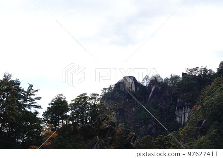 shosenkyo valley rocky mountain rocks nature foliage waterfall water river stream foliage tree mountain tourism travel japan mitake shosenkyo yamanashi 97627411