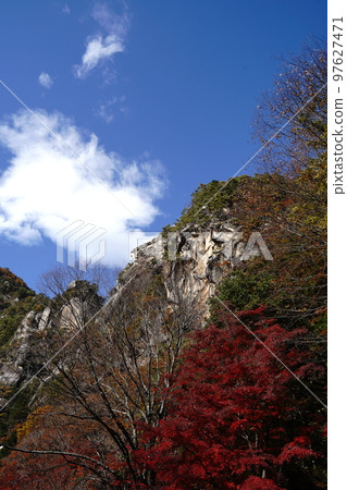 shosenkyo 山谷落基山岩石自然葉子瀑布水河溪流葉子樹山旅遊旅行日本 mitake shosenkyo 山梨 shosenkyo 山谷落基山岩石自然葉子瀑布水河溪流葉子樹山旅遊旅行日本 mitake shosenkyo 山梨 97627471