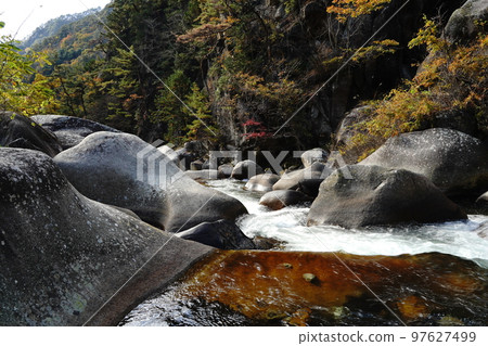 shosenkyo 山谷落基山岩石自然葉子瀑布水河溪流葉子樹山旅遊旅行日本 mitake shosenkyo 山梨 shosenkyo 山谷落基山岩石自然葉子瀑布水河溪流葉子樹山旅遊旅行日本 mitake shosenkyo 山梨 97627499