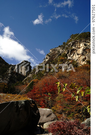shosenkyo 山谷落基山岩石自然葉子瀑布水河溪流葉子樹山旅遊旅行日本 mitake shosenkyo 山梨 shosenkyo 山谷落基山岩石自然葉子瀑布水河溪流葉子樹山旅遊旅行日本 mitake shosenkyo 山梨 97627501