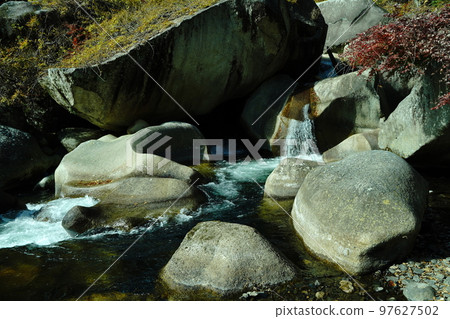 shosenkyo 山谷落基山岩石自然葉子瀑布水河溪流葉子樹山旅遊旅行日本 mitake shosenkyo 山梨 shosenkyo 山谷落基山岩石自然葉子瀑布水河溪流葉子樹山旅遊旅行日本 mitake shosenkyo 山梨 97627502
