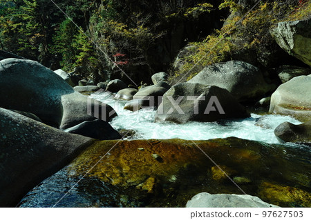 shosenkyo 山谷落基山岩石自然葉子瀑布水河溪流葉子樹山旅遊旅行日本 mitake shosenkyo 山梨 shosenkyo 山谷落基山岩石自然葉子瀑布水河溪流葉子樹山旅遊旅行日本 mitake shosenkyo 山梨 97627503