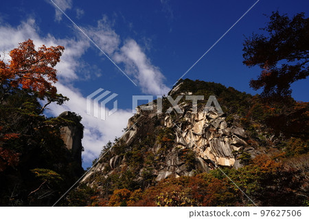 shosenkyo 山谷落基山岩石自然葉子瀑布水河溪流葉子樹山旅遊旅行日本 mitake shosenkyo 山梨 shosenkyo 山谷落基山岩石自然葉子瀑布水河溪流葉子樹山旅遊旅行日本 mitake shosenkyo 山梨 97627506