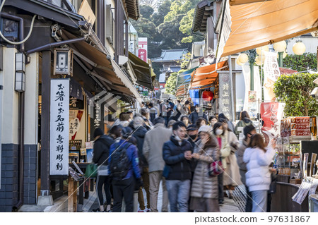 Enoshima Benzaiten Nakamise Street 97631867