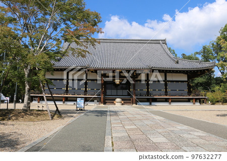 Kondo, the symbol of Ninna-ji Temple in the expansive Kyoto Omuro Kondo, the symbol of Ninna-ji Temple in the expansive Kyoto Omuro 97632277