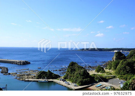 三浦半島毗沙門港風光 97632975