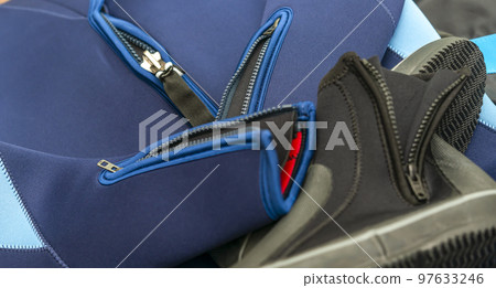 潛水裝備 潛水服、牛鰭和潛水靴 97633246