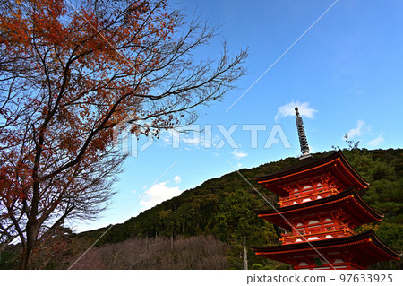 Autumn leaves of Kiyomizudera Autumn leaves of Kiyomizudera 97633925