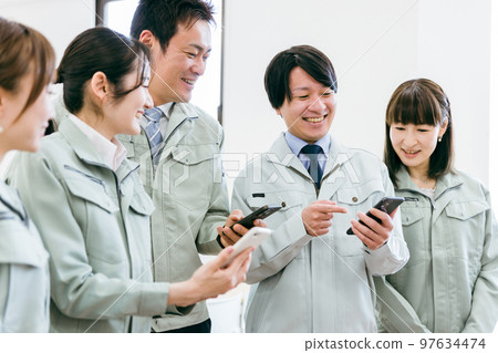 Employees and staff wearing work clothes (business) 97634474