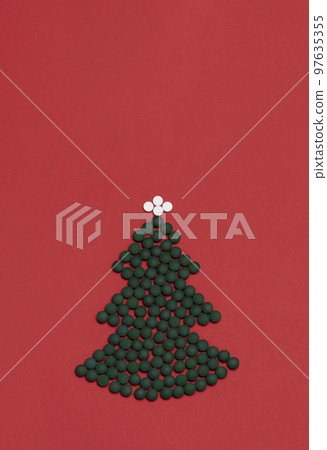 Red background, mockup for medicine, Christmas tree made of green white pills, tablets,vitamins spirulina. Merry Christmas, Happy New Year concept, pharmacy postcard,flatly, top view, copy space Red background, mockup for medicine, Christmas tree made of green white pills, tablets,vitamins spirulina. Merry Christmas, Happy New Year concept, pharmacy postcard,flatly, top view, copy space 97635355