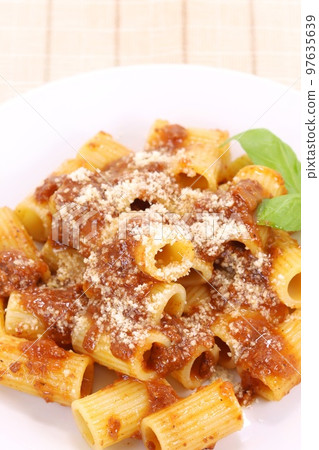 Neapolitan Genovese Italian Stewed Beef Sauce Short Pasta 97635639