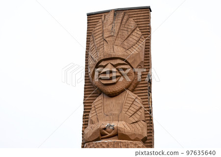 Enku Buddha monument in front of Gifu-Hashima Station 97635640