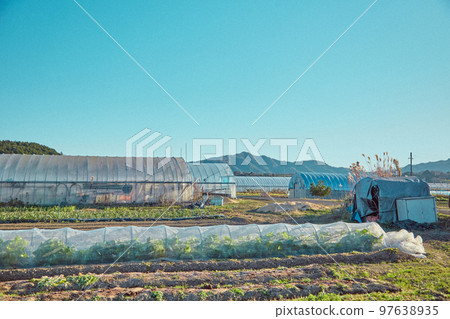 田野、農舍、乙烯基房屋、鄉村 97638935