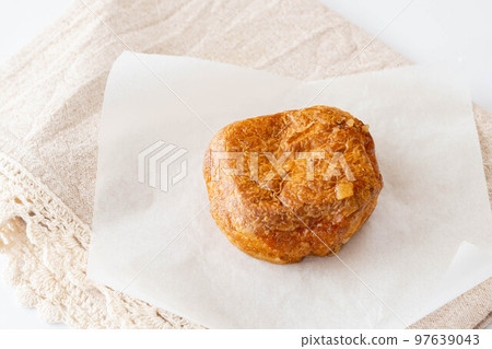 紙上的 Kouign Amann 97639043