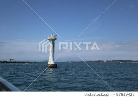 Enoshima Cruising 97639425