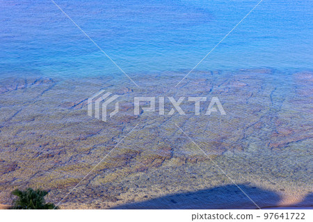 Scenery of the transparent sea of Nanki Shirahama Scenery of the transparent sea of Nanki Shirahama 97641722