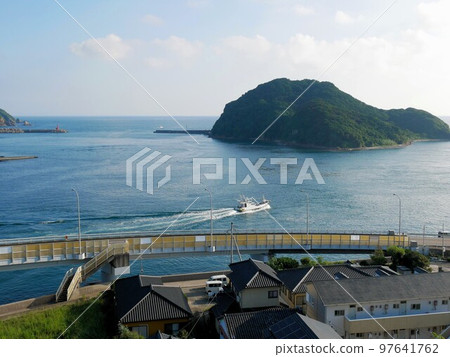 Haiya Bridge and Kuroshima Island over Ushibuka Bay, Amakusa City, Kumamoto Prefecture 97641762