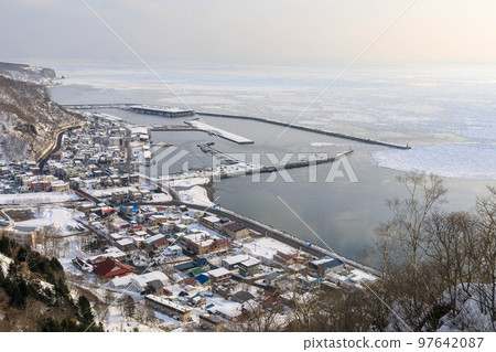 [北海道]流冰接近羅臼漁港 97642087