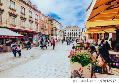 克羅地亞 Split Narodni Square *部分柔焦 克羅地亞 Split Narodni Square *部分柔焦 97642937