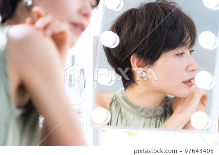 Female beauty beauty make-up skin care Female beauty beauty make-up skin care 97643405