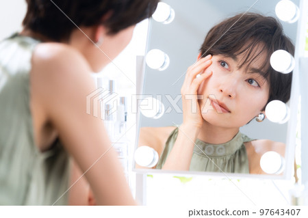 Female beauty beauty make-up skin care Female beauty beauty make-up skin care 97643407