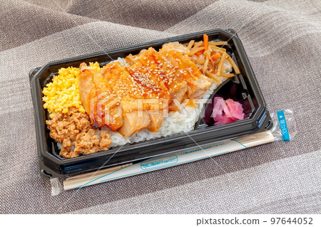 外賣雞肉紅燒便當 97644052