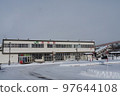 積雪中的留萌線始發站深川站車站大樓 97644108