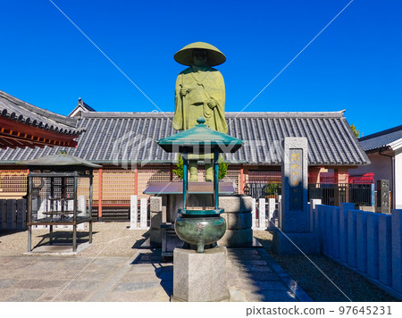 秋天的四天王寺(大阪市天王寺區) 秋天的四天王寺(大阪市天王寺區) 97645231