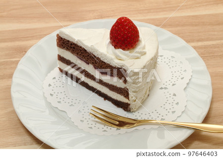 strawberry tiramisu cake 97646403