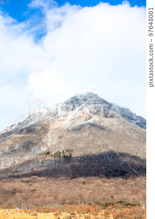 Yufuin in winter, snow on Mt. Yufu 97648001