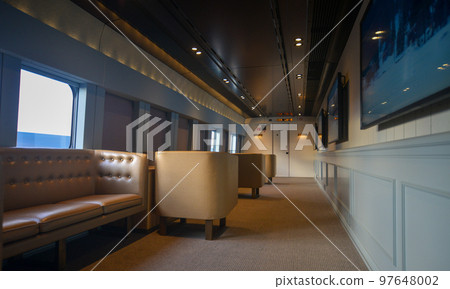Inside the luxury carriage of the Genbi Shinkansen 97648002