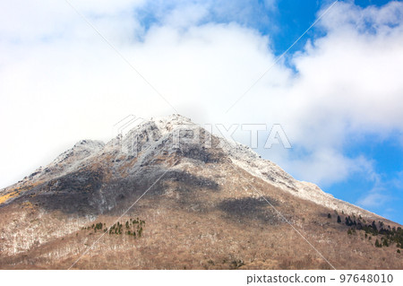 冬天的由布院，由布山下雪 97648010