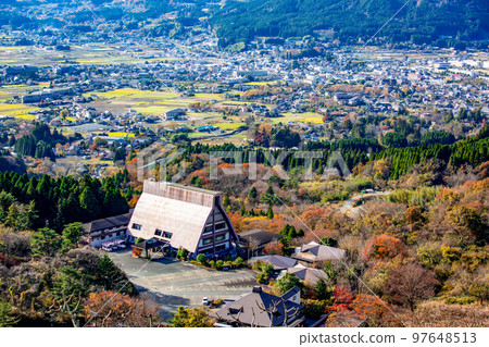 Autumn leaves in the Yufuin basin Autumn leaves in the Yufuin basin 97648513