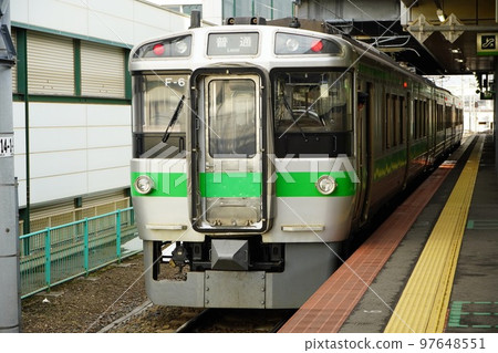 在手稻站(721系列F-6編隊,JR北海道) 在手稻站(721系列F-6編隊,JR北海道) 97648551