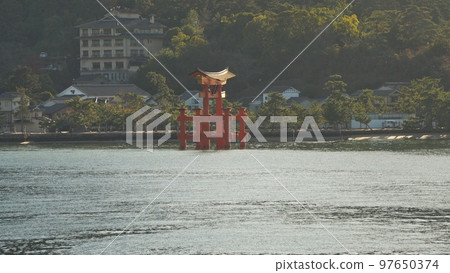 修復完成後的宮島大鳥居 修復完成後的宮島大鳥居 97650374