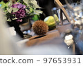 Table decorations and chestnuts that make you feel autumn 97653931