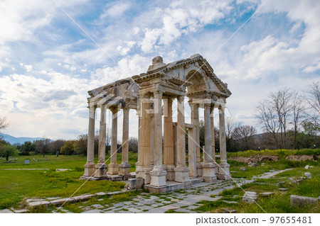 Famous Tetrapylon Gate in Aphrodisias ancient city. Archaeological and historical sites of modern Turkey Famous Tetrapylon Gate in Aphrodisias ancient city. Archaeological and historical sites of modern Turkey 97655481